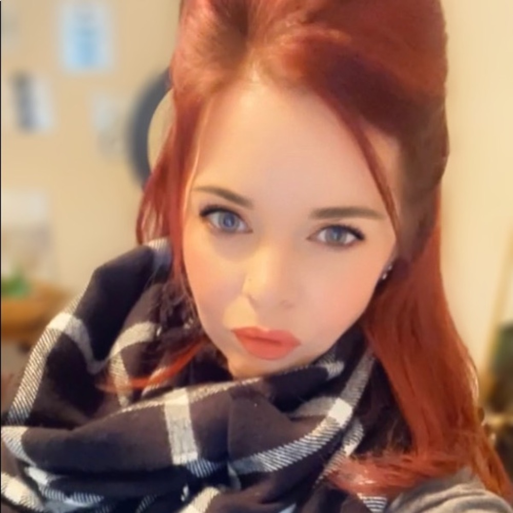 Meet your Posher, Adrienne